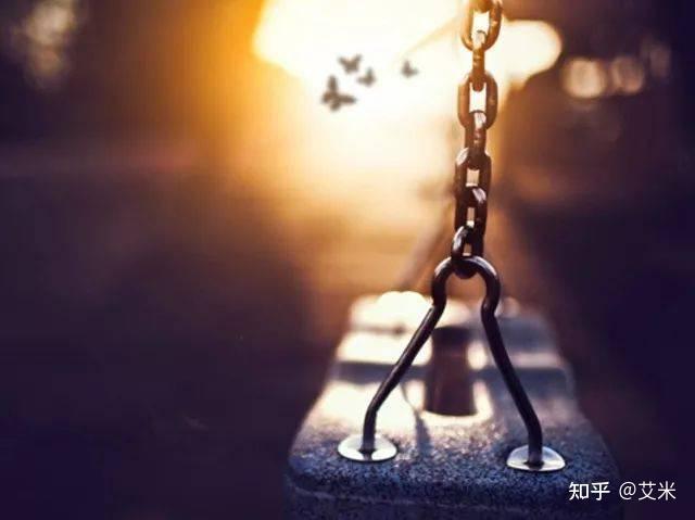 同桌的手探到我的衣服里知乎免费同桌的意外触碰——一次难忘的体验-第2张图片