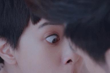 办公室中的微妙情感，奶头吻与花心之谜