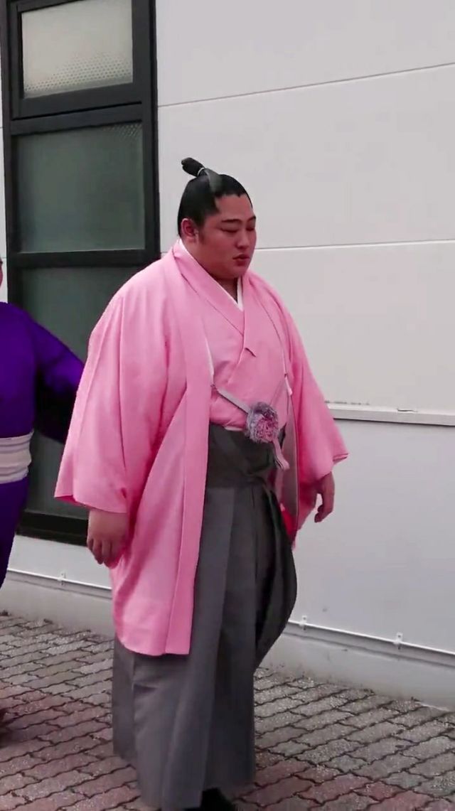 鲜妻入豪门大叔轻一点可以听书吗A片的鲜妻入豪门，大叔的温柔之约