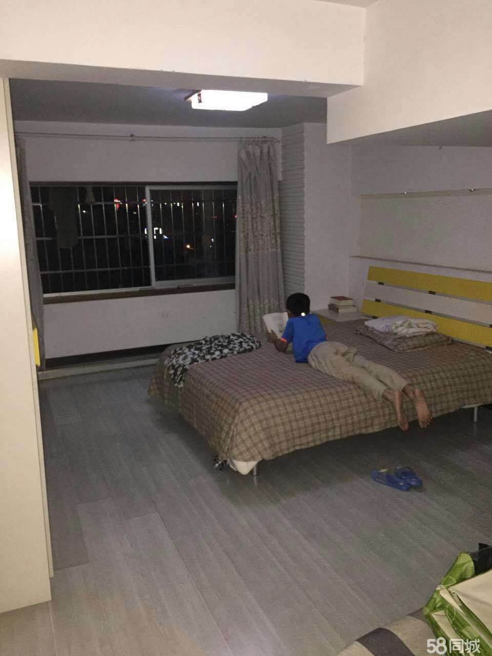 在租房屋里，母亲的嘱托——儿子动手的温馨瞬间