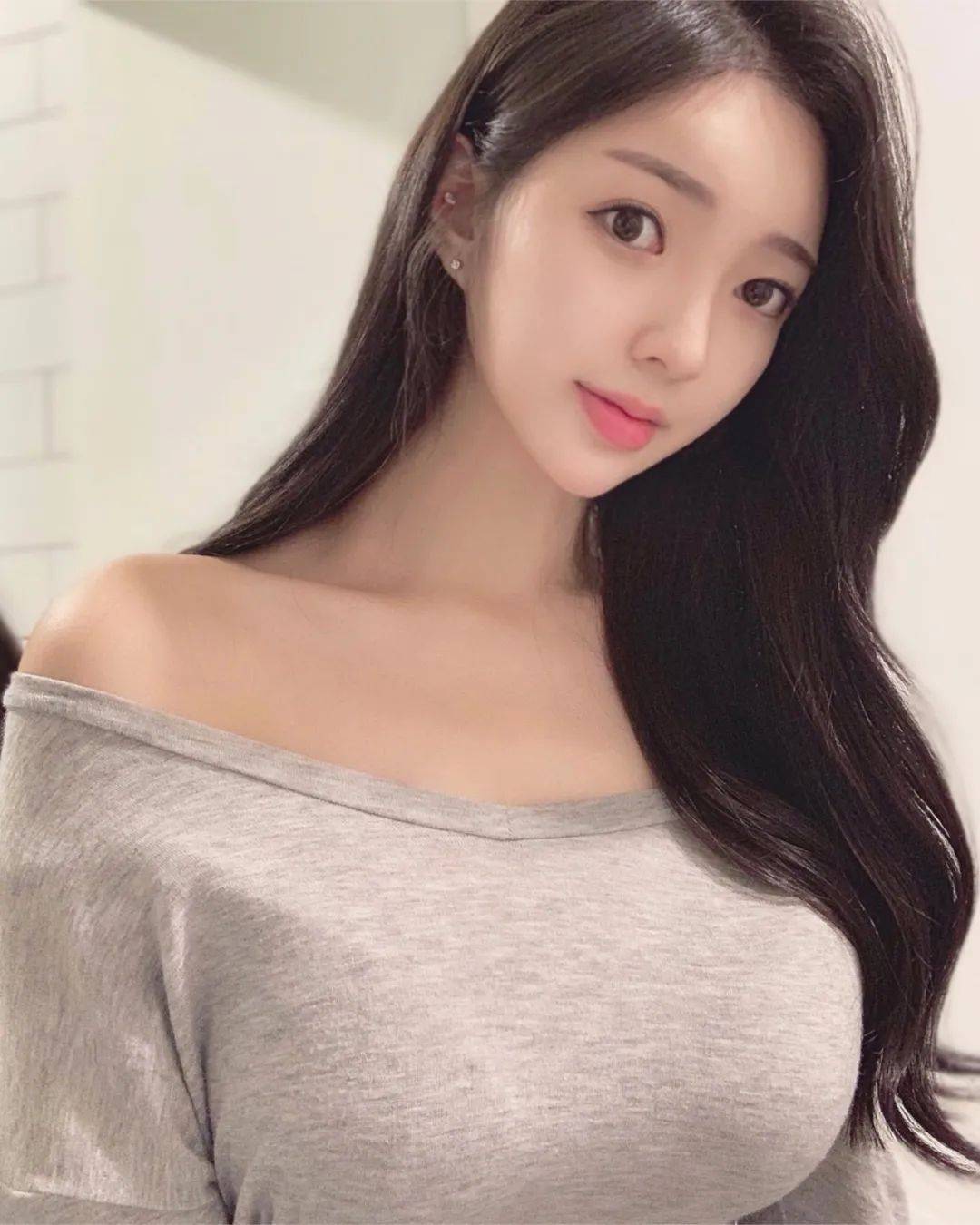 巨胸爆乳美女的魅力与误解