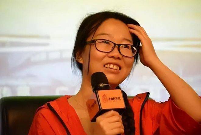 公交车上的温暖使者——李娟-第2张图片