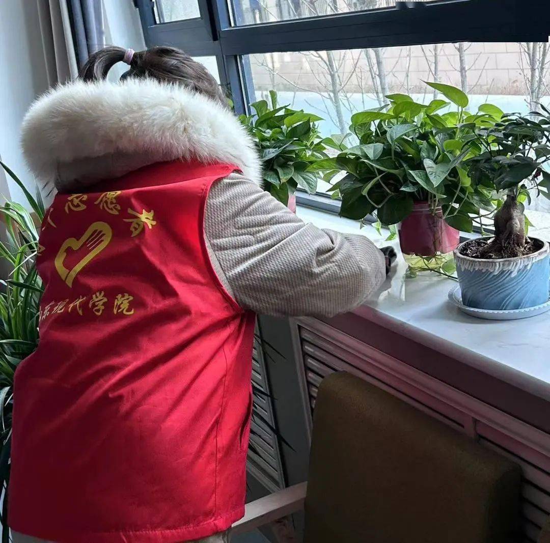 用揉胸传递爱心——社会贡献的独特方式
