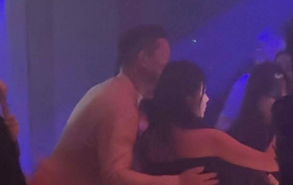 曝已婚男星出轨 与辣妹舌吻曝已婚男星出轨事件，舌吻辣妹引发社会热议