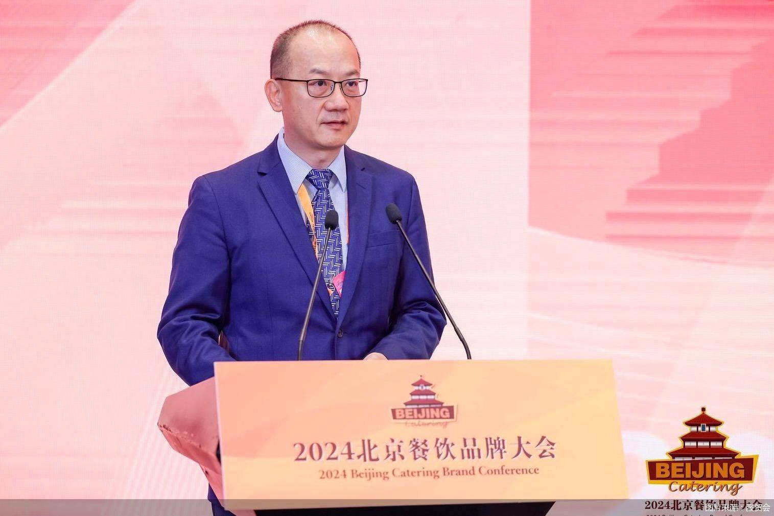 一天接待20个客人肚子会鼓吗接待20个客人后，肚子会鼓吗？——探究餐饮业中的服务与消化-第2张图片