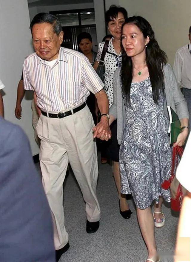 翁帆产下一子，四岁之乐-第2张图片