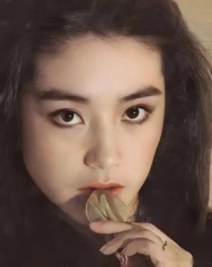 探索真实之美——中国老女人的魅力与风采-第2张图片