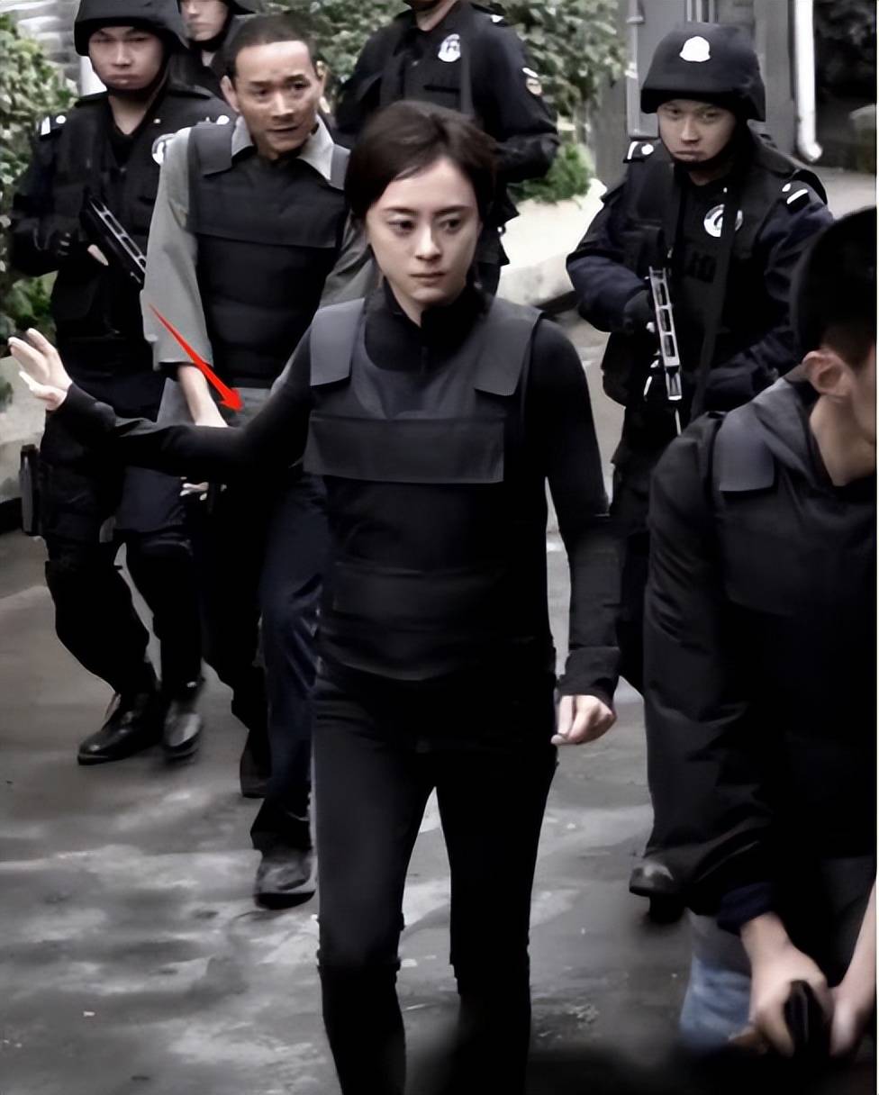 新婚警花被别人开了苞警花新婚之夜的不幸遭遇