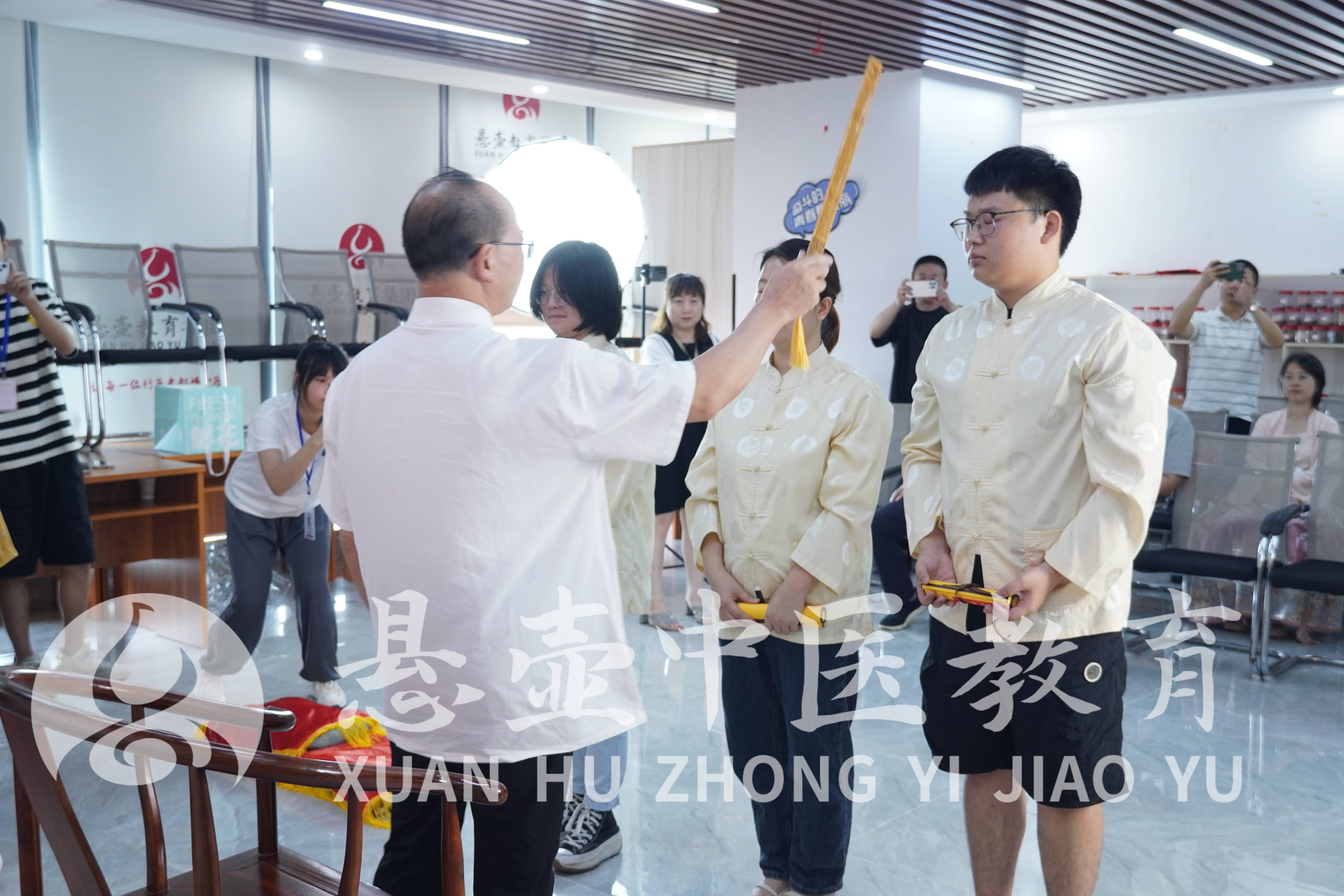 yishengyishijiuse以医术为荣，以医德为魂——解读yishengyishijiuse的深层含义-第3张图片