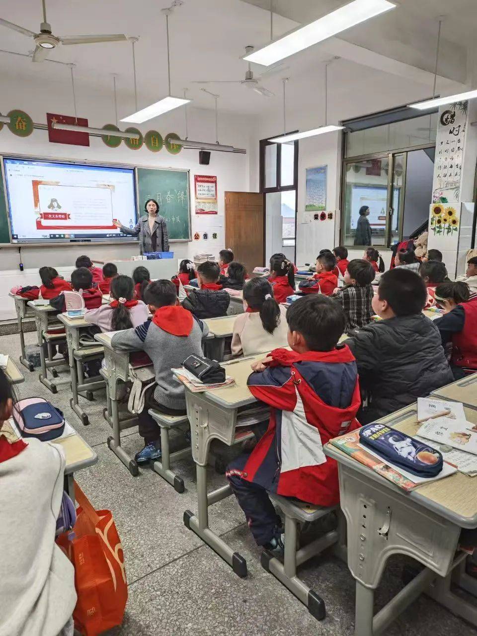 如何正确引导理解流白色液体现象