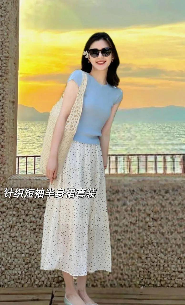 初中女生夏天穿短袖侧面看见初中女生夏日风采，短袖侧影的青春魅力