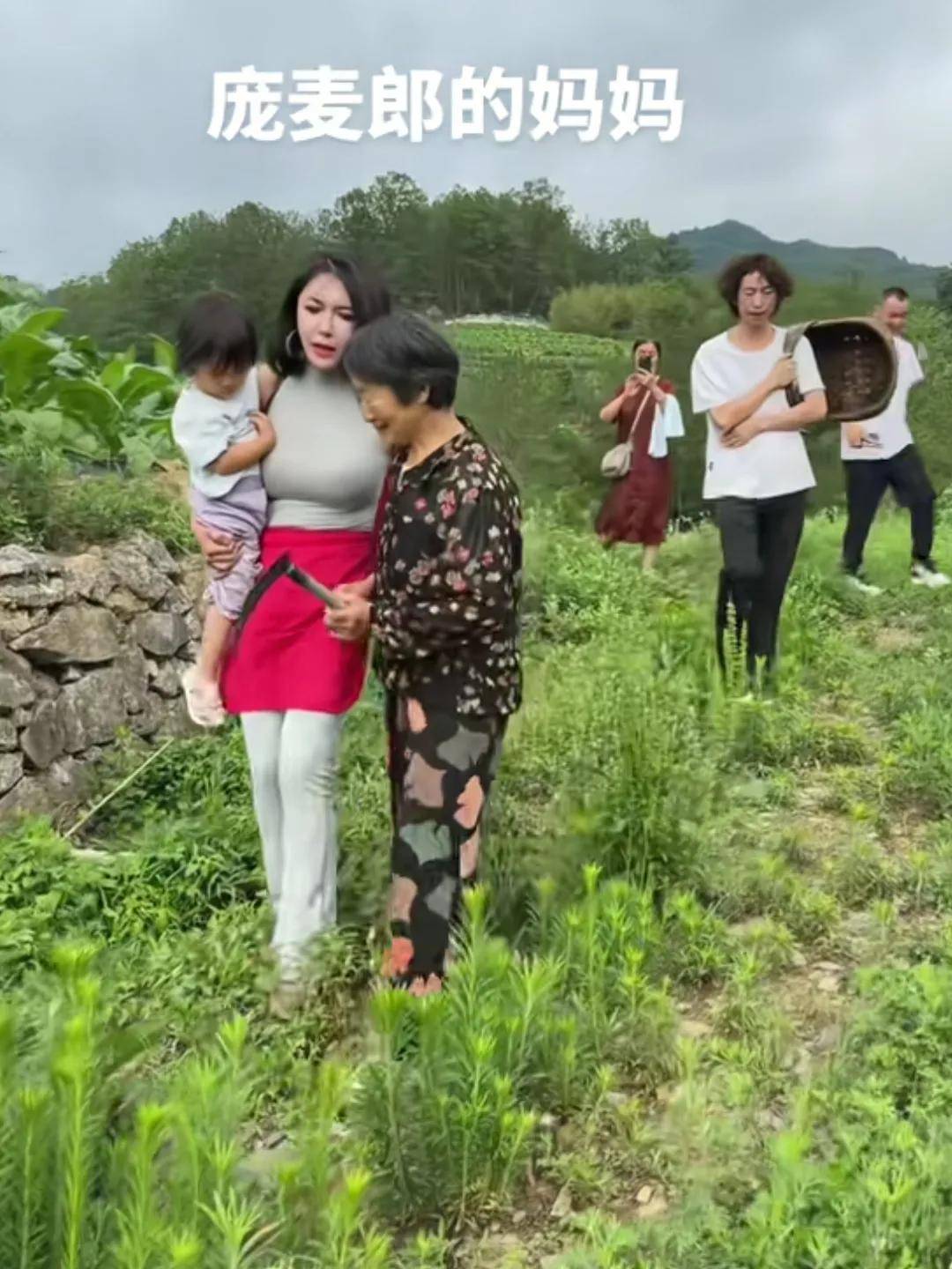 龚玥菲商演视频龚玥菲的独特魅力，一次视觉的探索-第2张图片