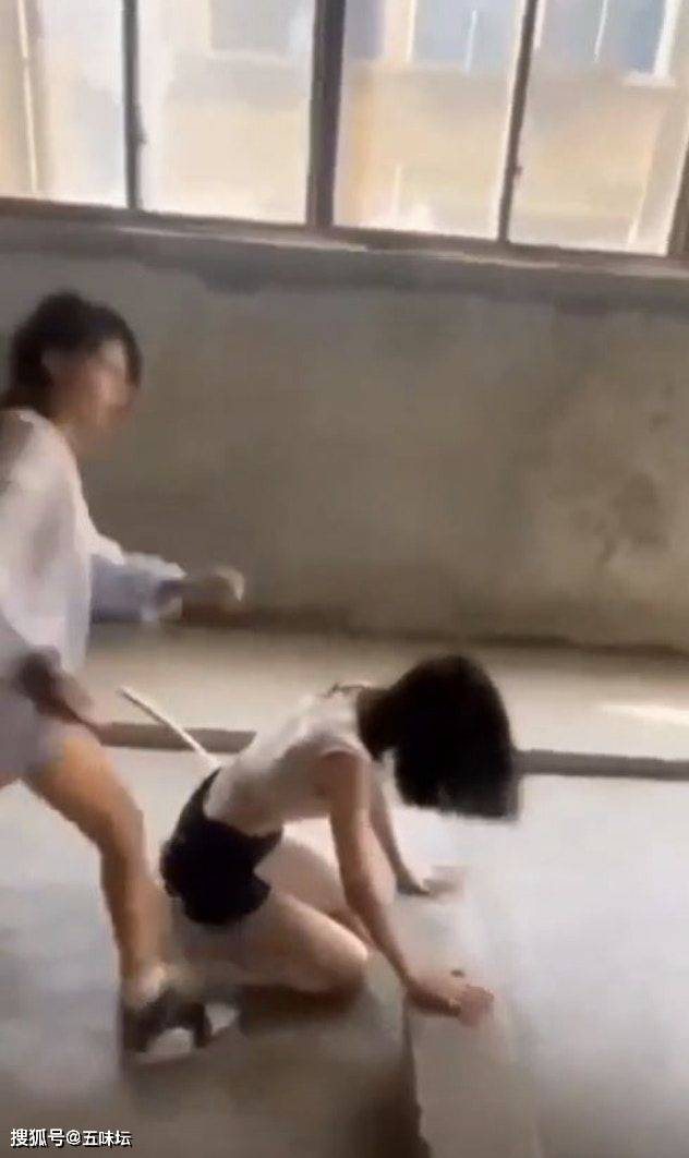 女性逼逼——探索女性自我表达与沟通的独特魅力-第1张图片