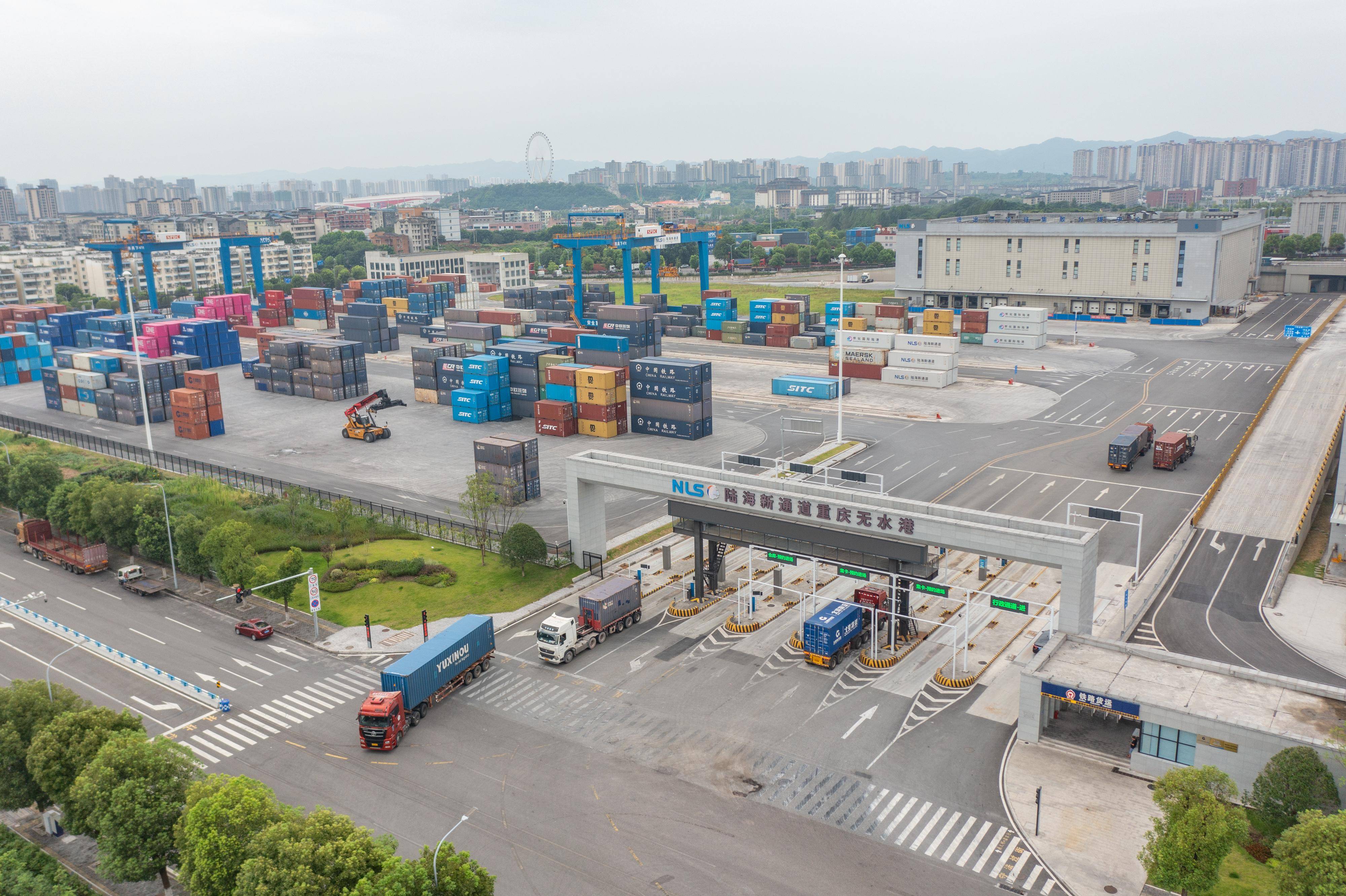 重型卡车重型卡车，现代物流的坚实支柱-第1张图片
