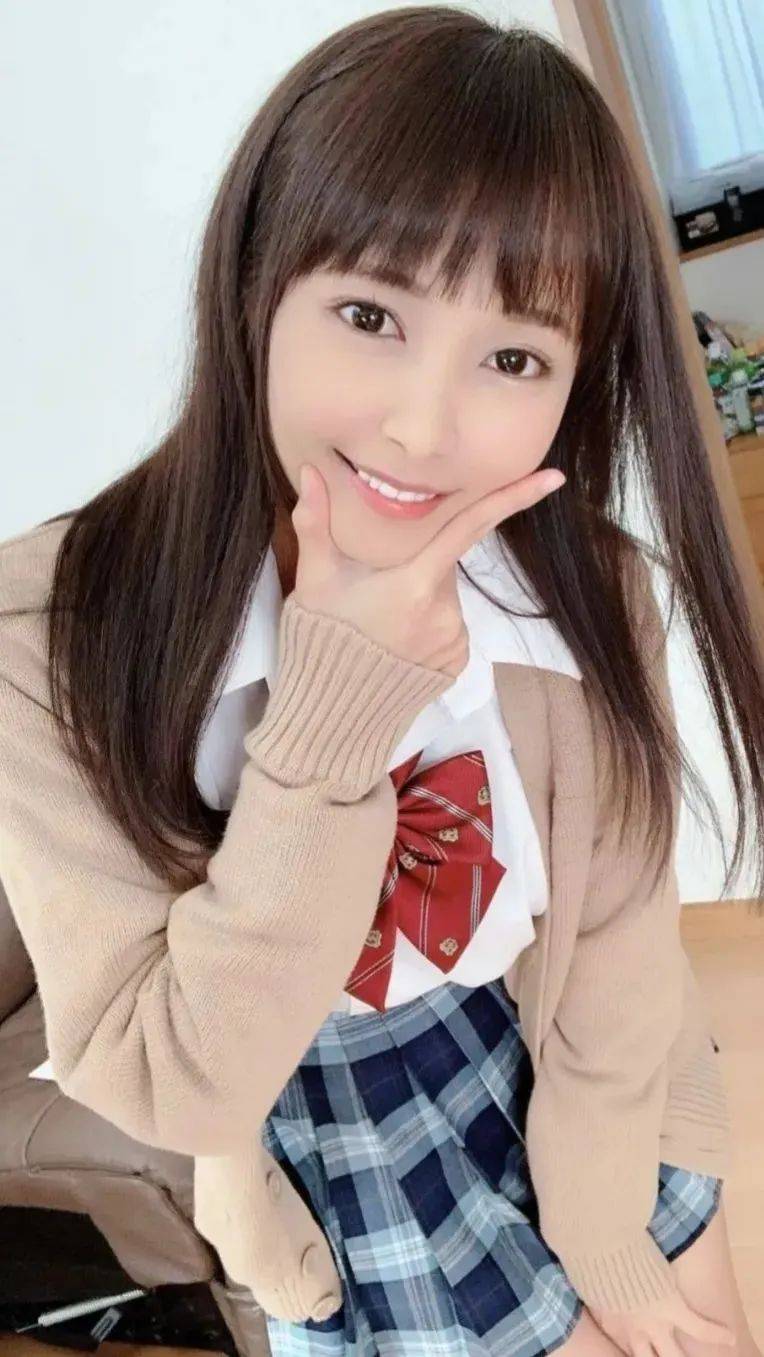 清纯校花挨脔日常H清纯校花日常的微妙转变-第3张图片
