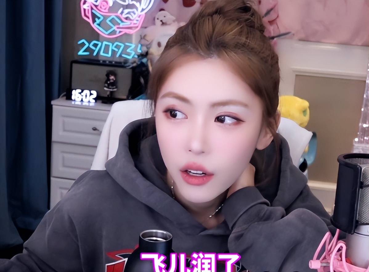 斗鱼tv阿怡斗鱼TV阿怡，游戏直播的璀璨明星-第3张图片