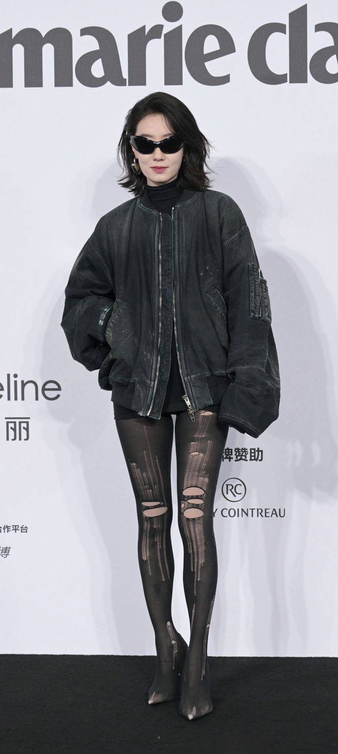 标签:丝袜美腿丝袜与性欲的交织，探讨背后的文化与心理-第2张图片