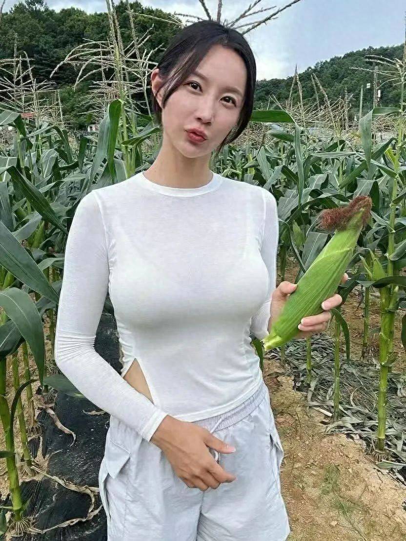 中国少妇A片BBBBBB洗澡中国少妇的私密世界——关于某少妇的洗澡经历