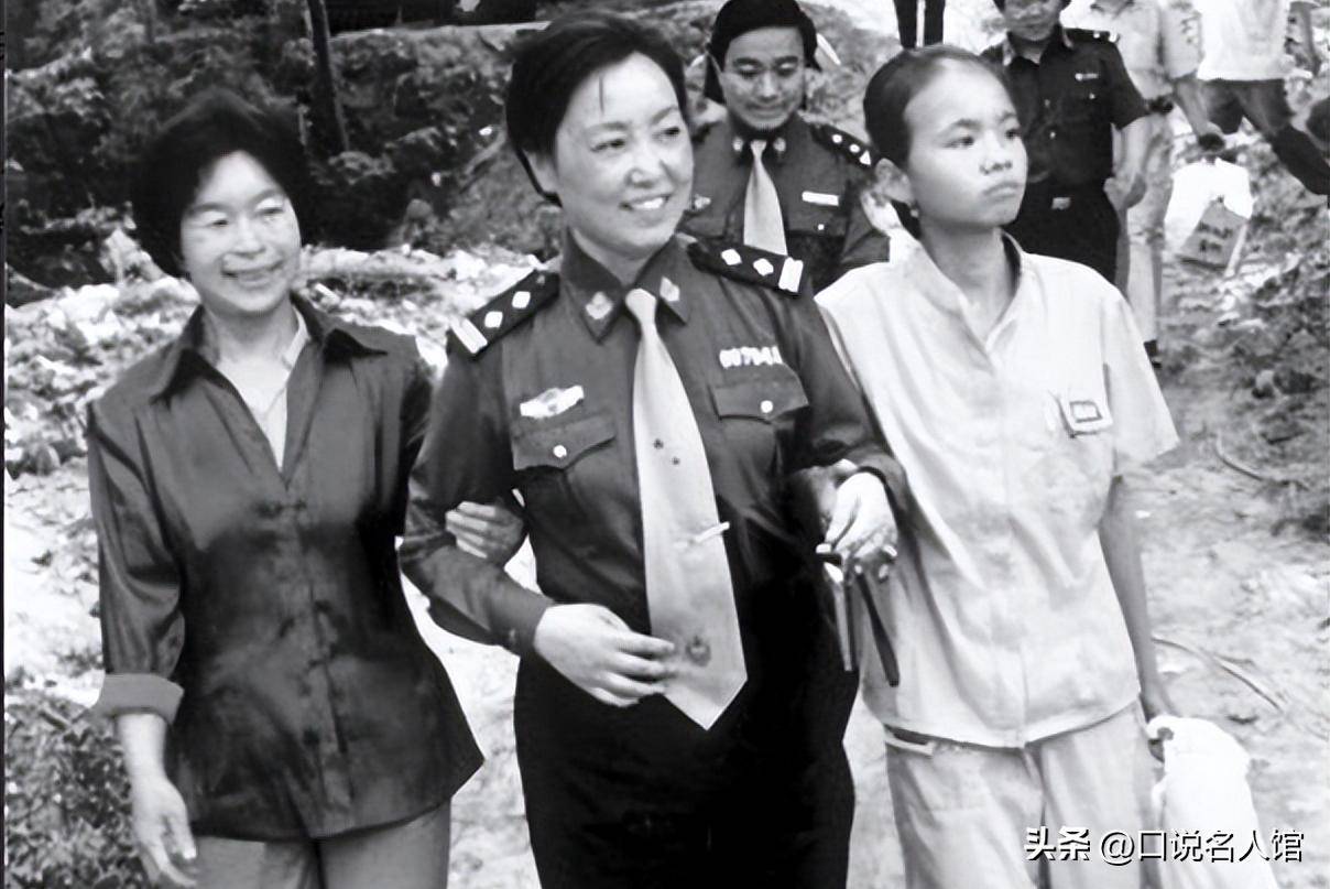警界之秘，从后方深入女警的内心世界