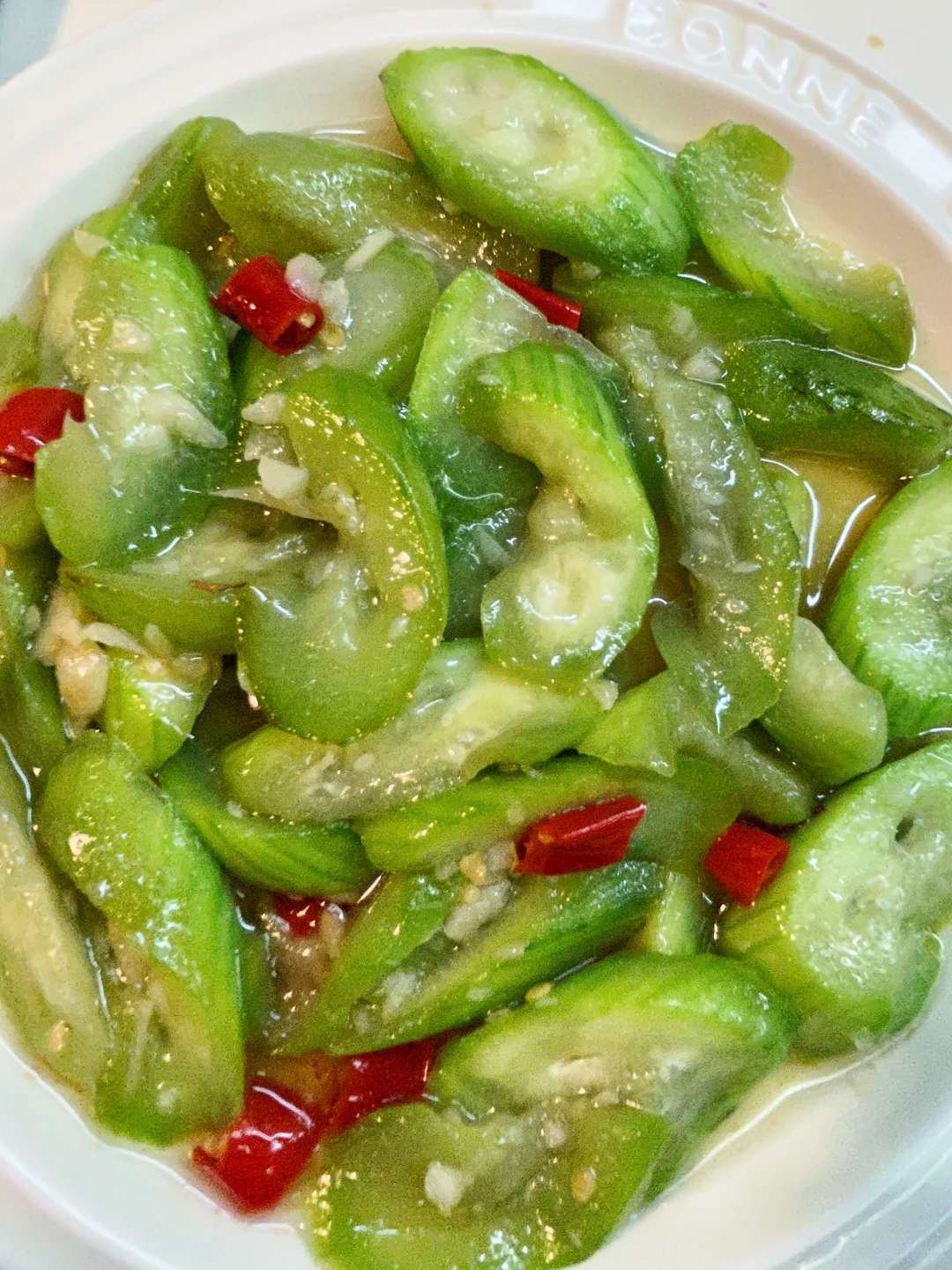 草莓丝瓜向日葵黄瓜榴莲鸭脖18夏日果蔬的盛宴，草莓、丝瓜、黄瓜、向日葵与榴莲的奇妙世界