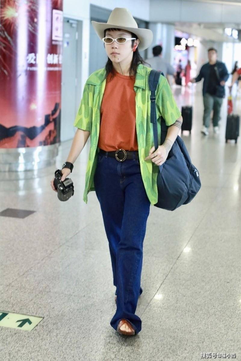 王菲女儿窦靖童出柜王菲女儿窦靖童公开性取向，勇敢面对，社会应给予更多理解与支持-第2张图片