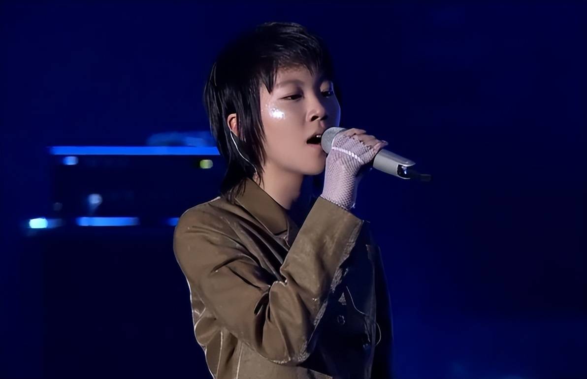 王菲闺女窦靖童窦靖童出柜，勇敢面对自我，追寻真实身份-第3张图片
