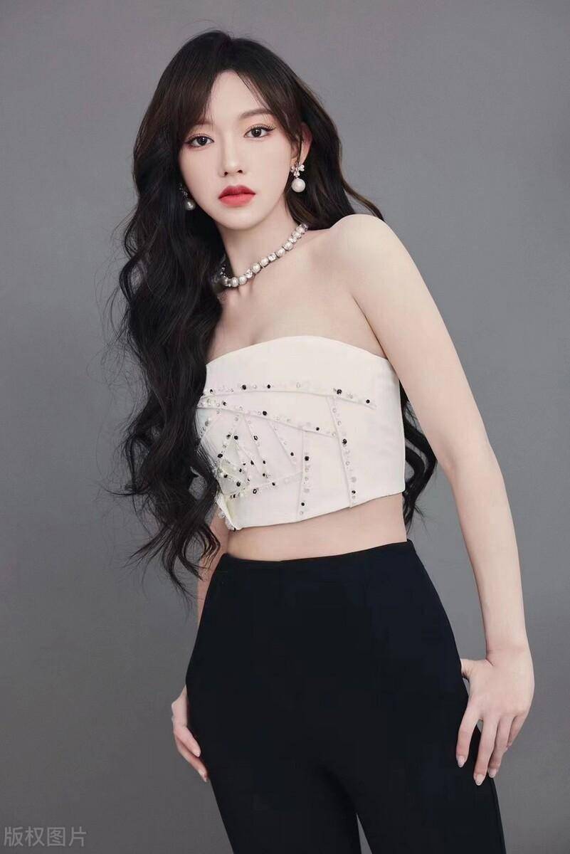 欧美综合自拍亚洲综合图明星区p探索多元文化之美，欧美与亚洲综合区自拍图鉴-第2张图片