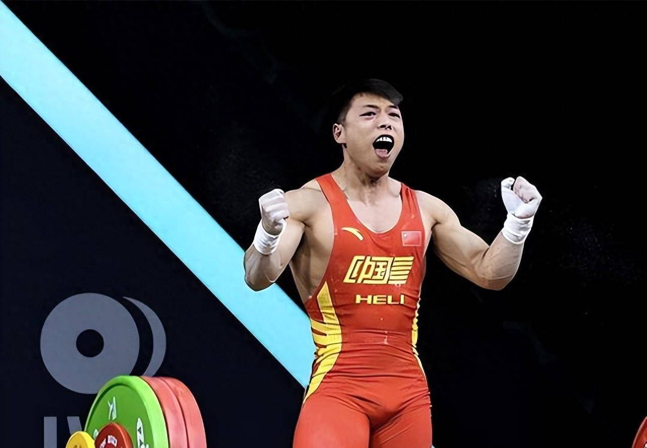 运动员举重时通常会大吼一声运动员举重时的大吼之力