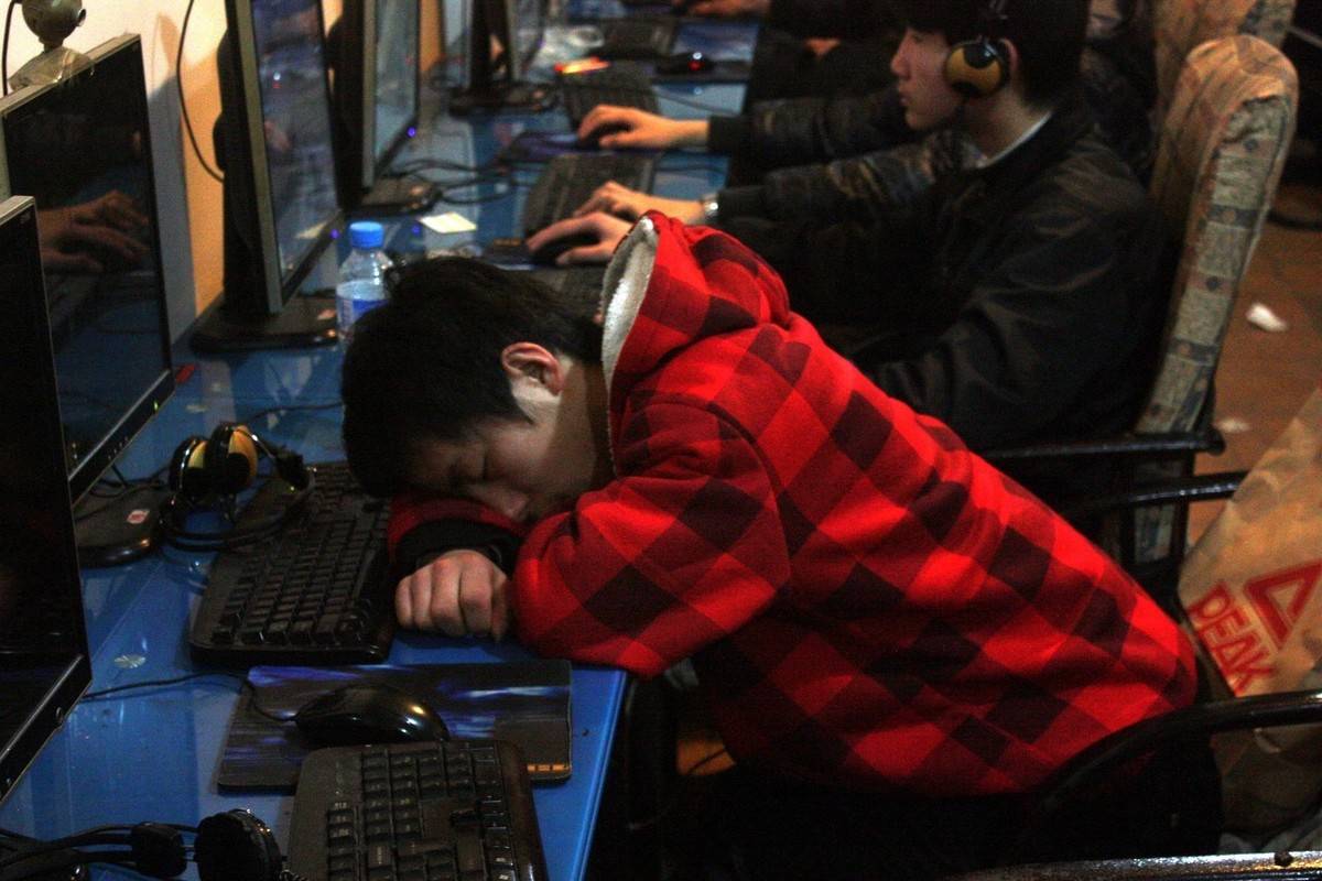网吧不雅照现象的反思与探讨