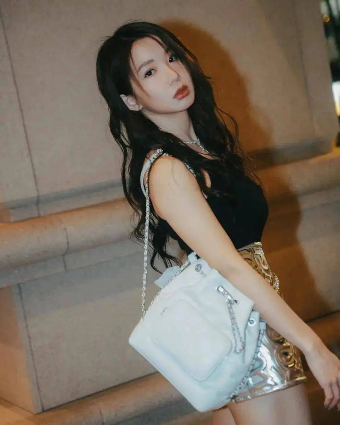 女神的私密魅力——内衣下的饱满E胸