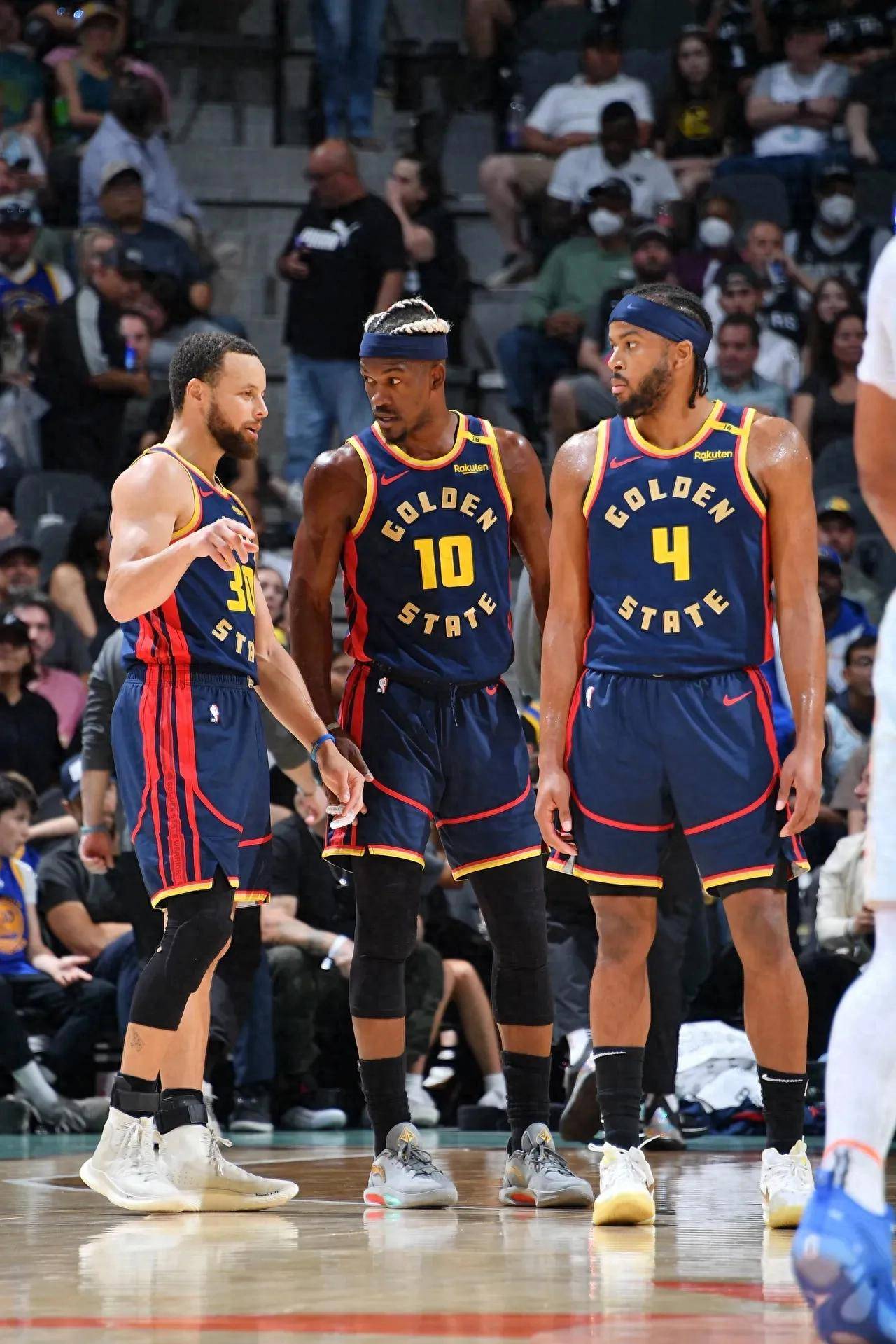 NBA季后赛十佳球，热血沸腾的精彩瞬间-第3张图片