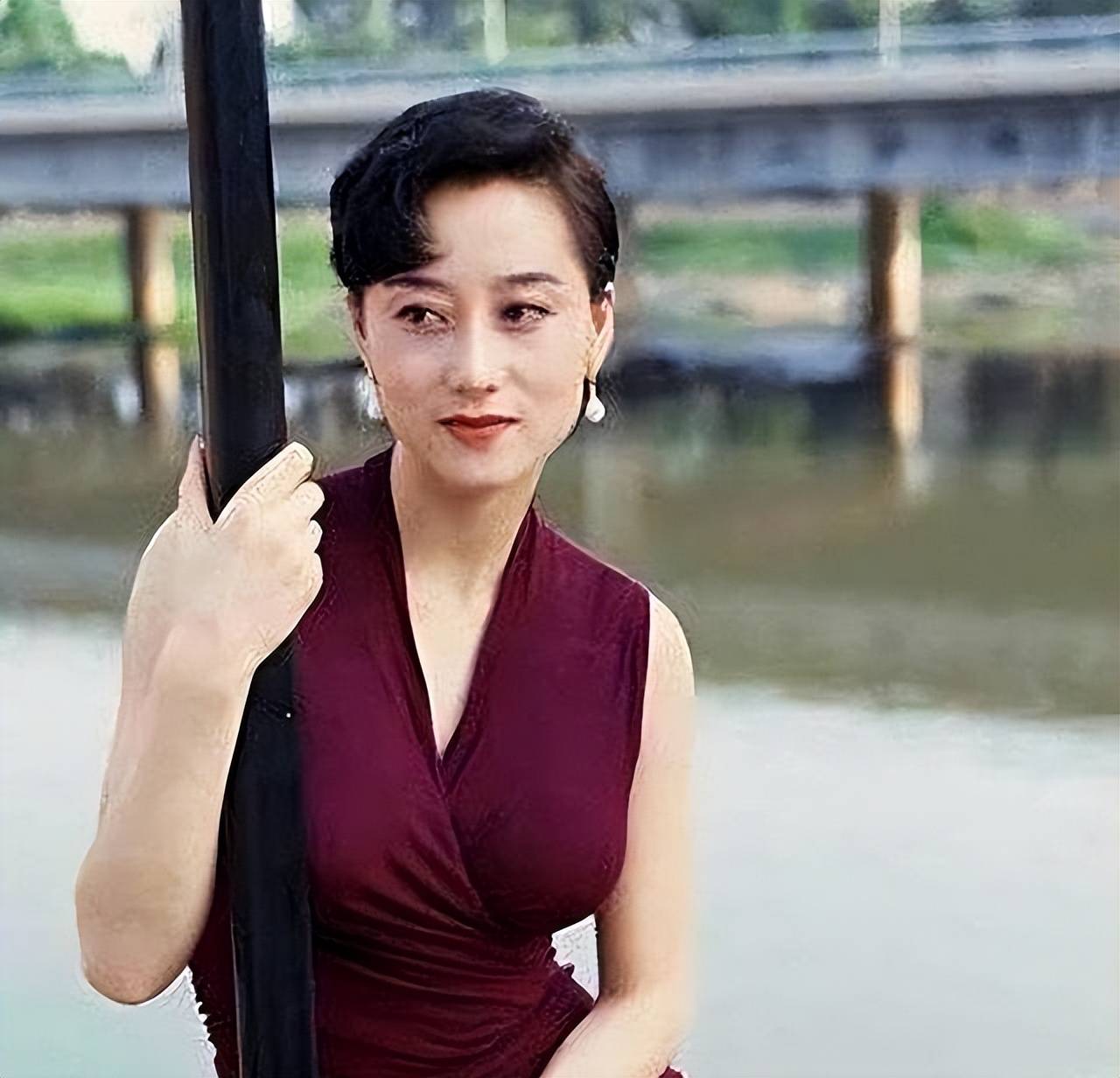 性饥渴的风流退休老妇性饥渴的风流退休老妇，探索其背后的心理与现实-第2张图片