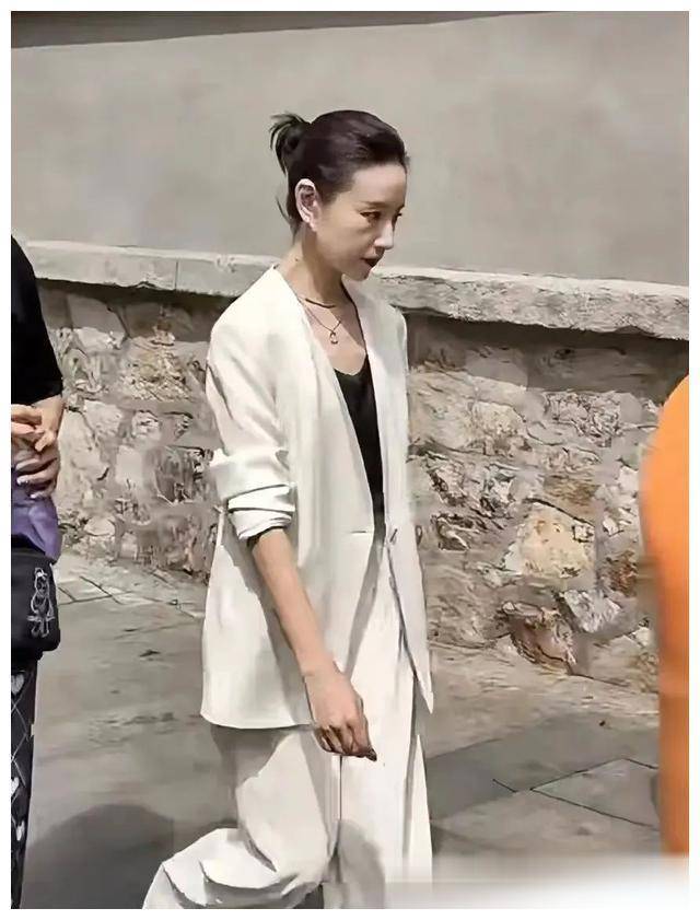 大炕上泄欲老女人大炕上的欲望与老女人的故事