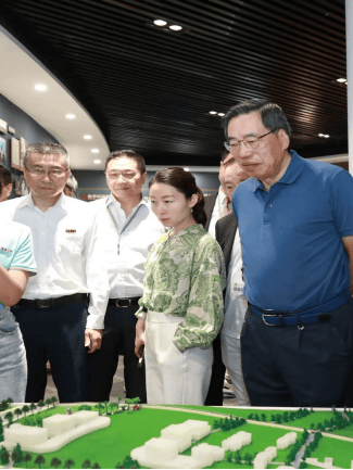 青春使者护肤青春使者的璀璨之旅-第2张图片