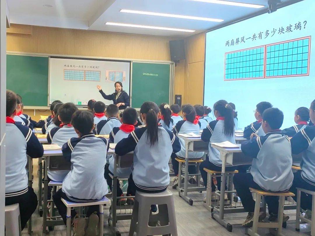 探索教育之美——老师与学生互动的多元视角-第3张图片