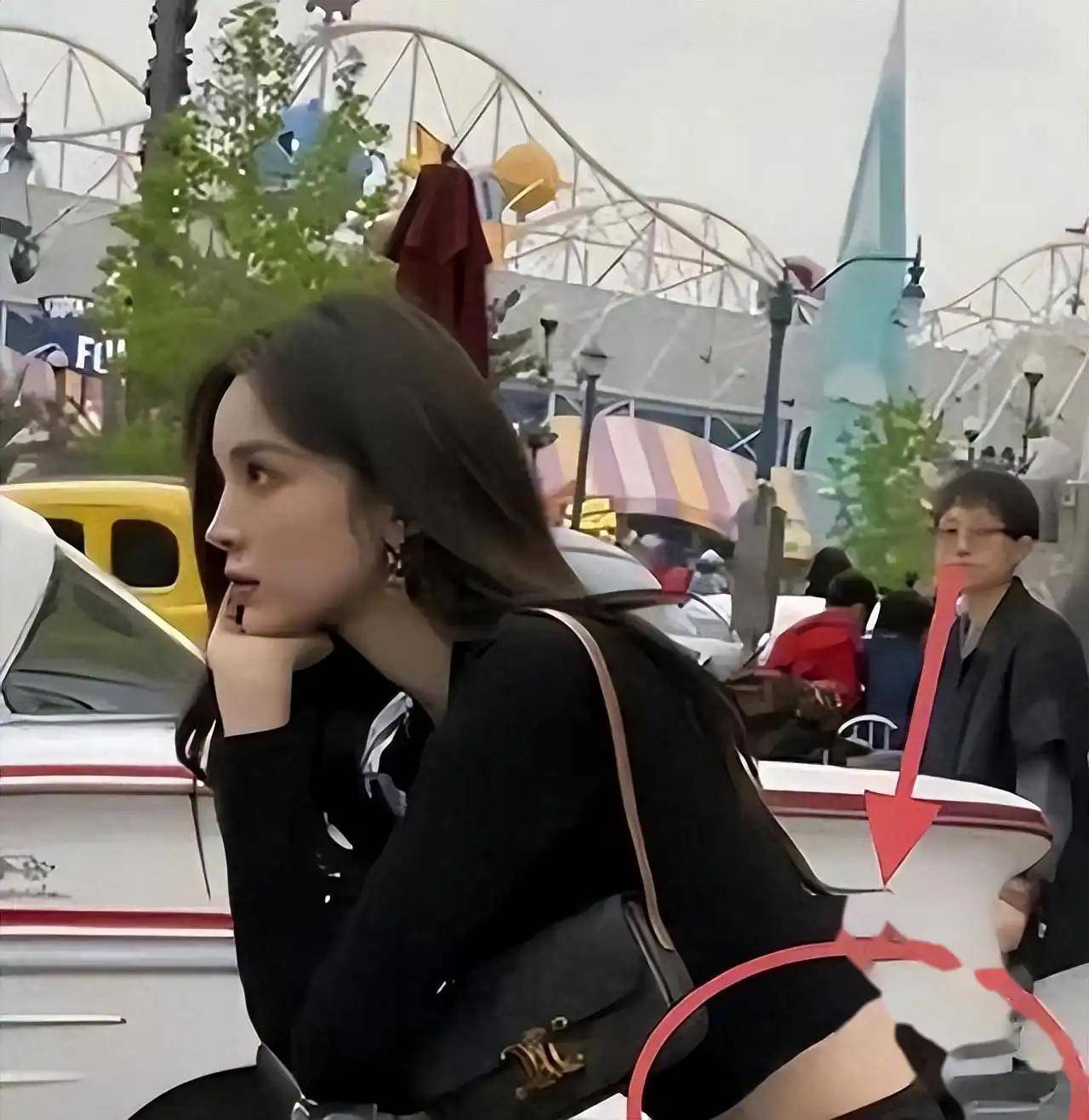 撕开美女的衣服撕开美女的衣服，探索背后的道德与审美界限-第2张图片
