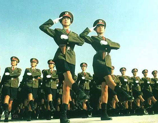 军装下的丰满肉体——军旅女性的独特魅力