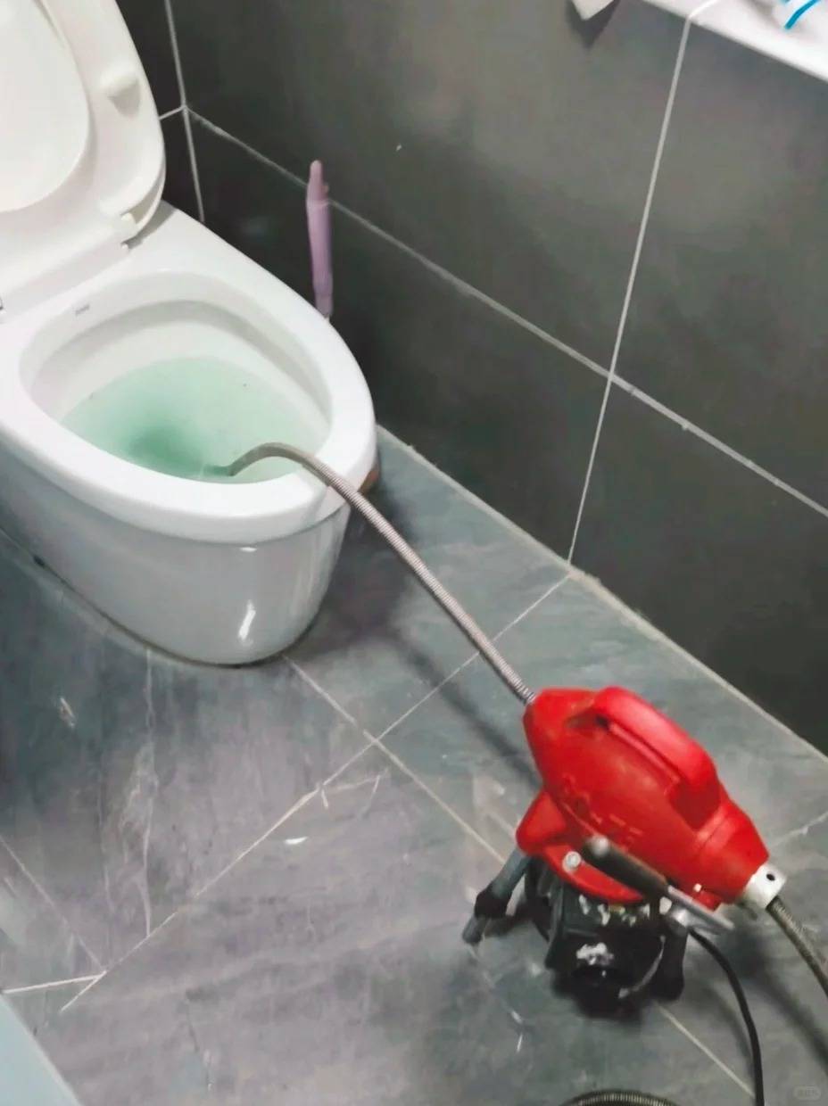 给女朋友疏通下水道爱在行动，为心爱的她疏通下水道的温馨之旅-第2张图片