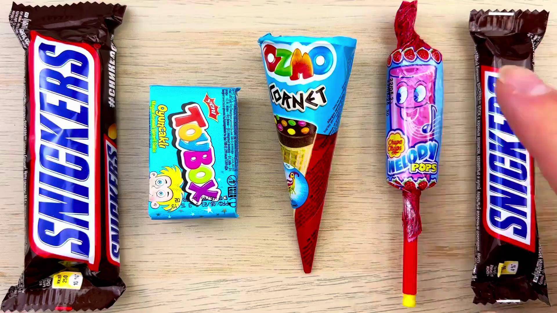 小学生拿棒棒糖做内个玩具小学生创意无限，用棒棒糖制作独特玩具
