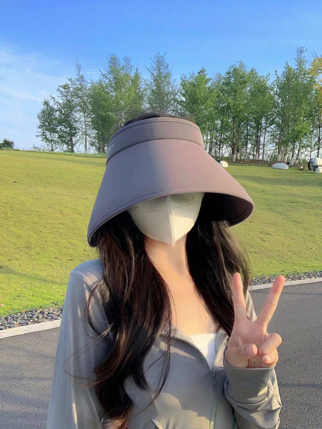 美女脱去所有胸罩美女自由释放的魅力——脱去所有胸罩的美丽瞬间