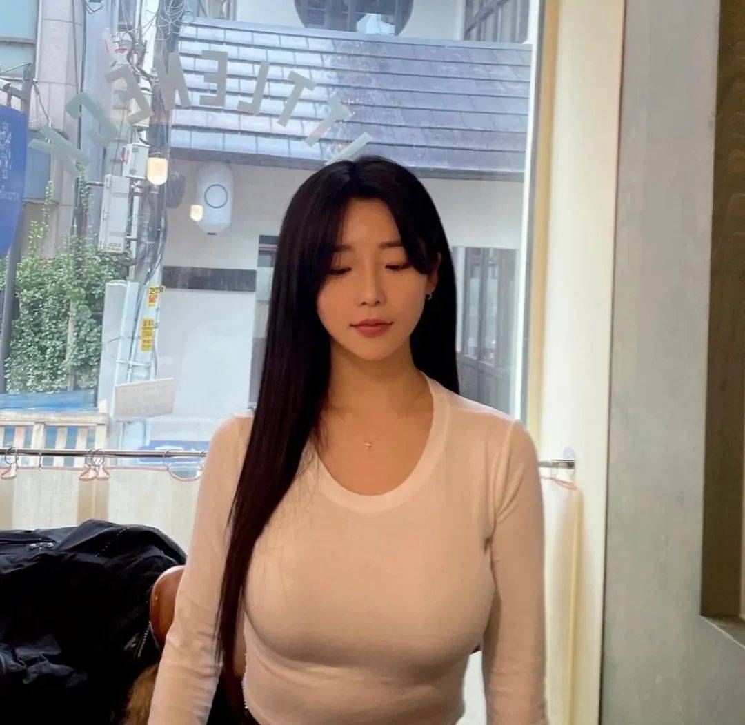 巨魔韩国女星韩国巨胸妹子，时尚与自信的完美结合-第3张图片