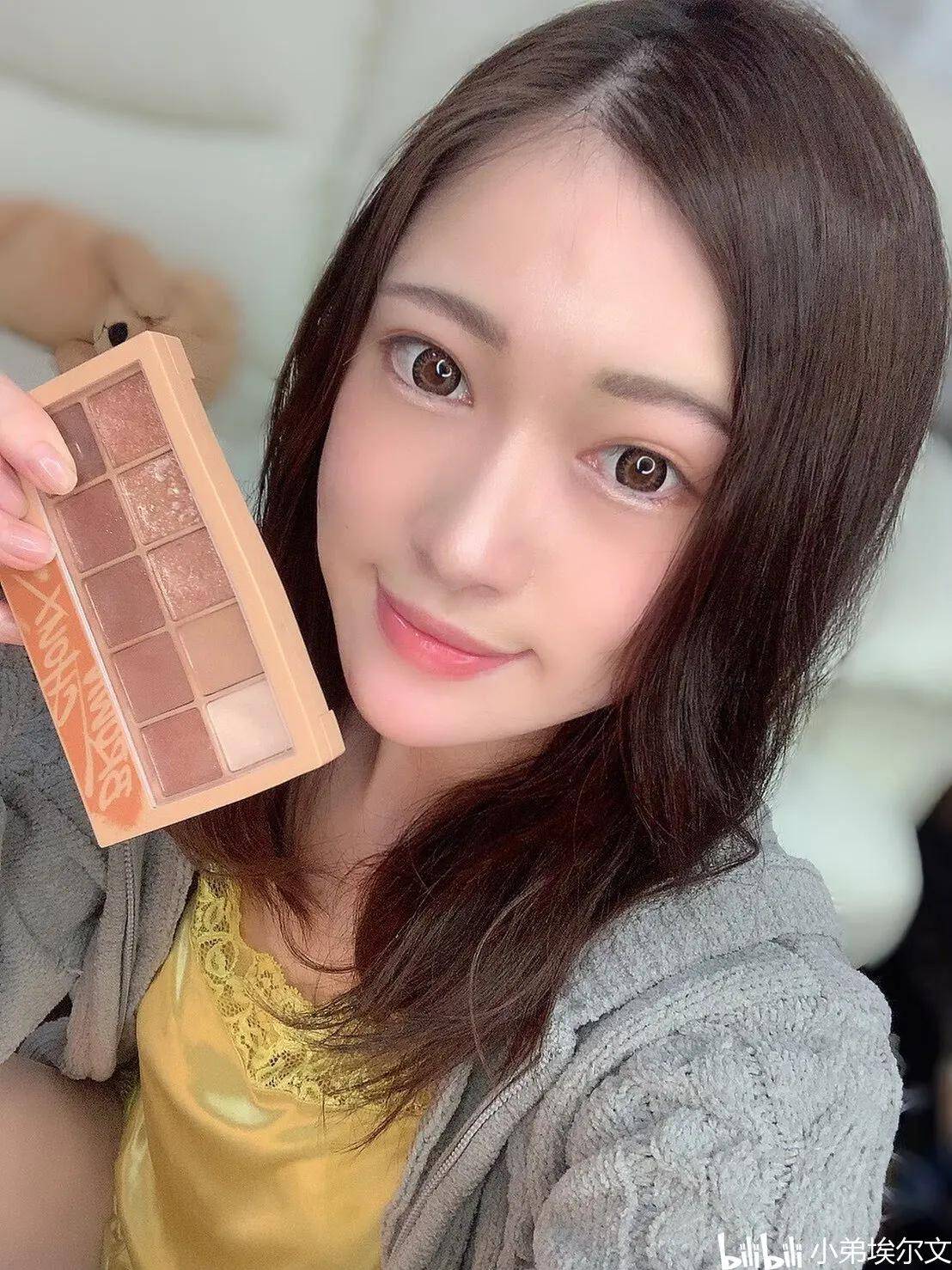 友田彩也香酒店友田彩，一位多才多艺的艺术家