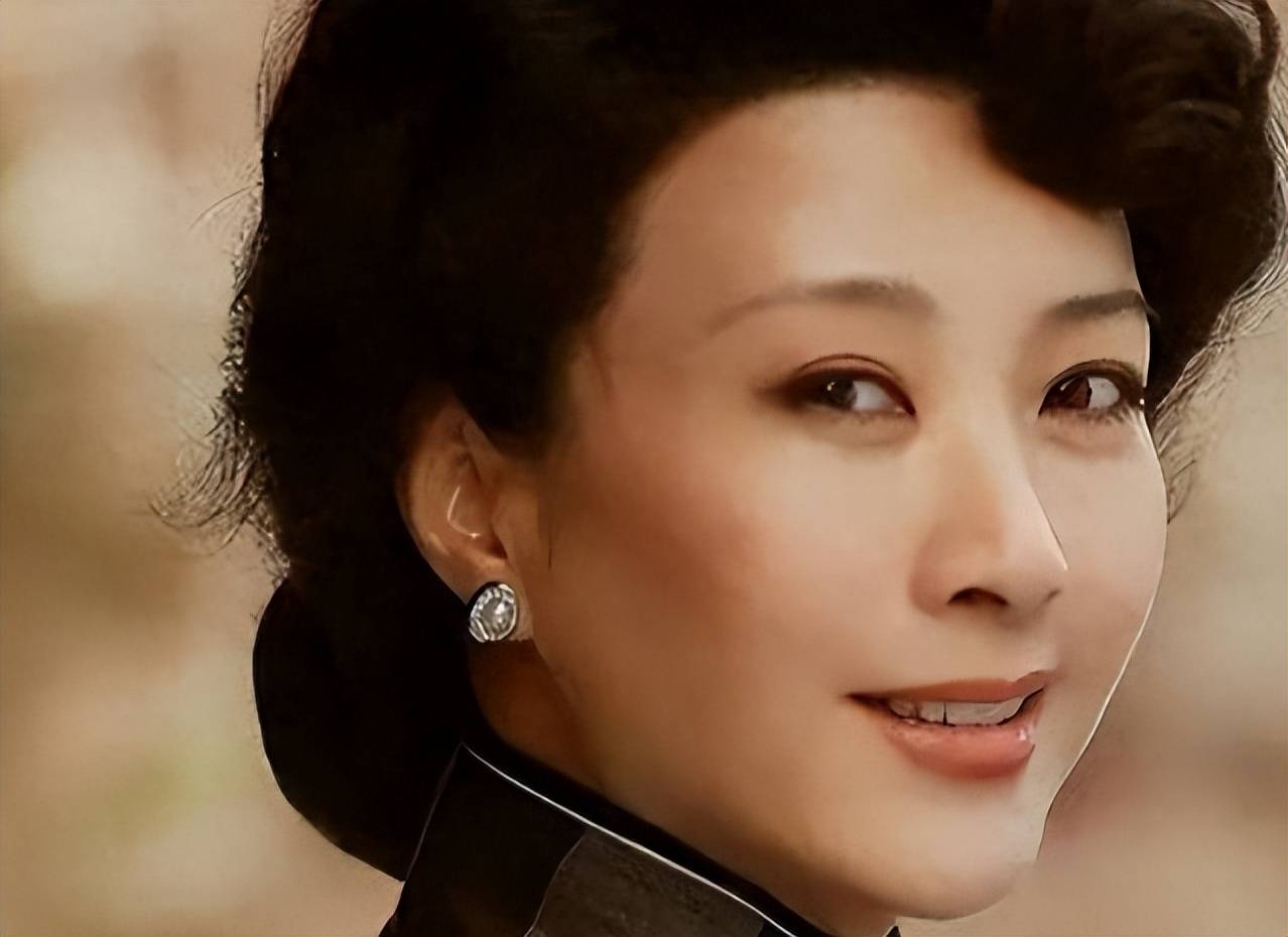 果冻传媒母亲的蜜蜜女演员是谁果冻传媒中母亲角色蜜蜜女演员的身份揭秘