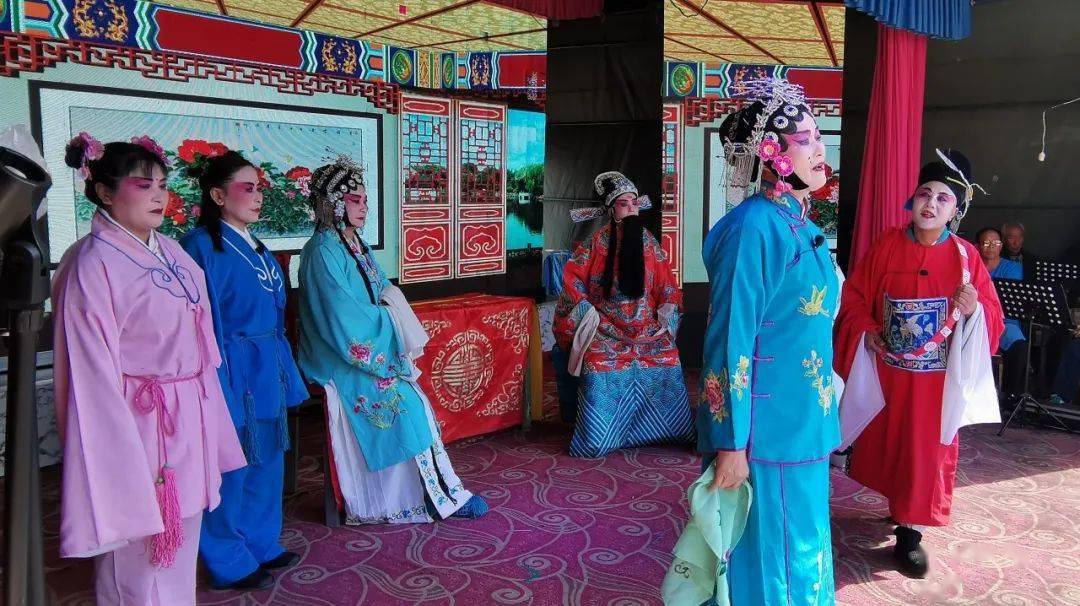 夫妻请部长家里做客夫妻情深，共聚部长家