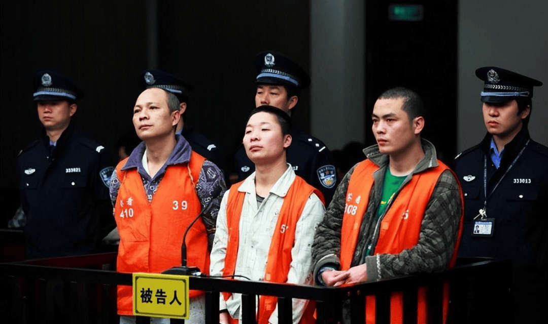 新婚警花被别人开了苞警花新婚之夜的不幸遭遇-第3张图片