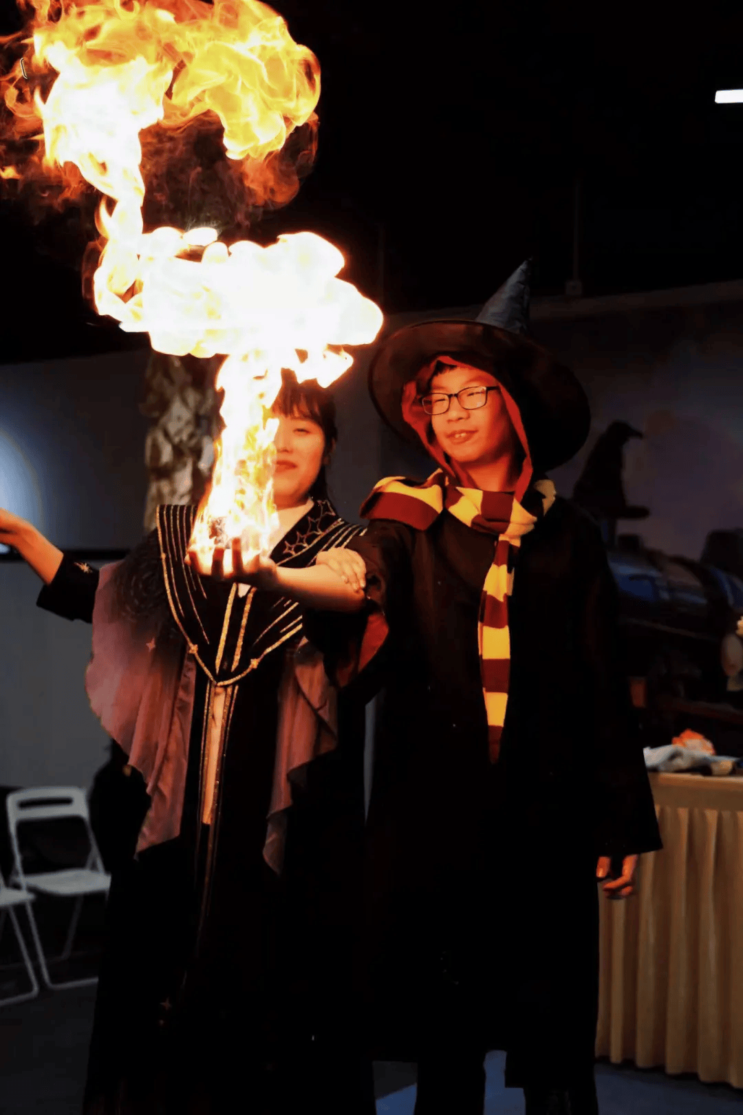 魔女娜娜，神秘的魔法之旅-第2张图片