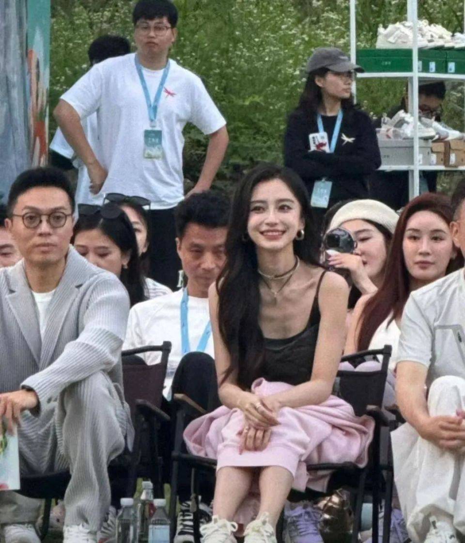 胸全整个露出的美丽与挑战