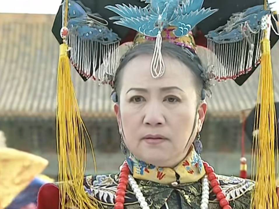 尔康花园大战令妃与普通版对比尔康花园的秘密，大战令妃的背后故事