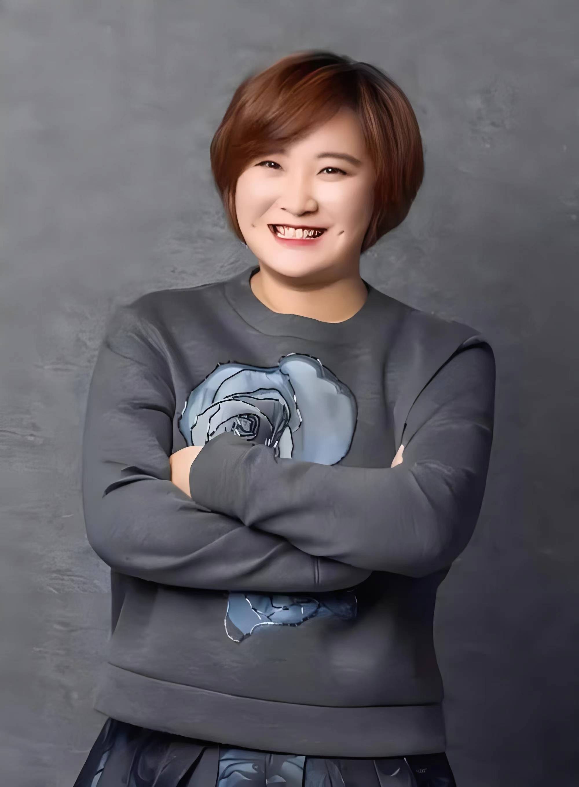 尤妮丝，一位坚韧的女性力量