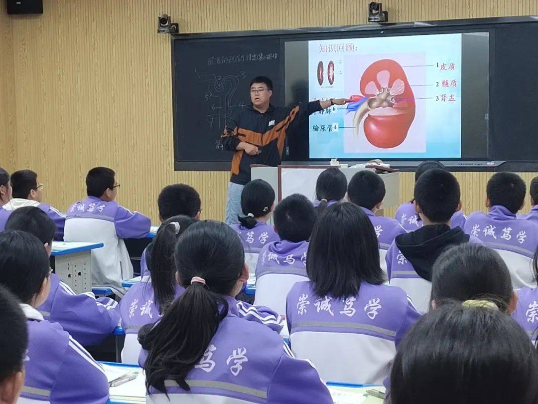 生物老师拿自己做教具犯法吗生物课堂上的独特教具——生物老师亲身上阵